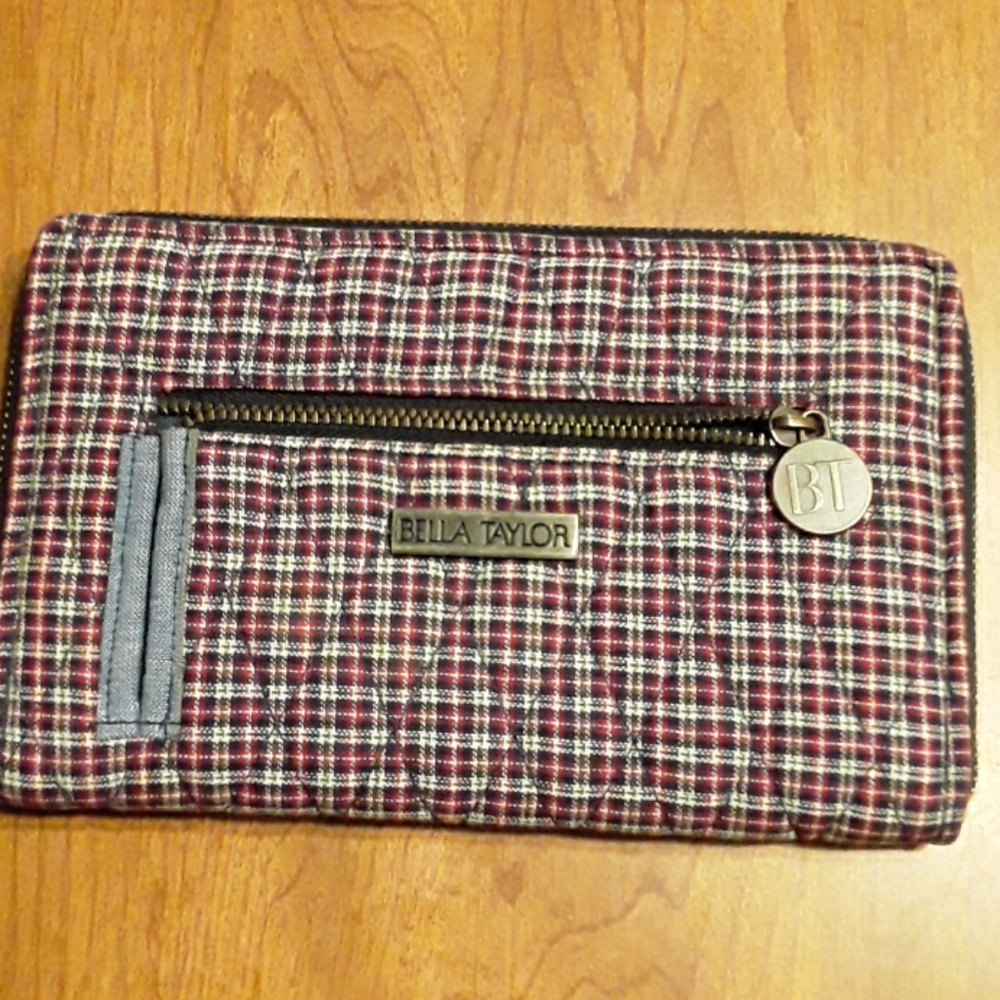 Bella Taylor quilted Signature zip wallet